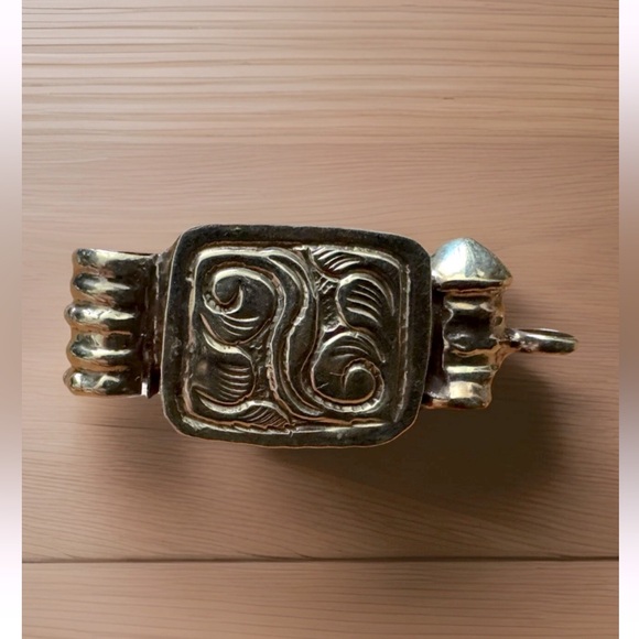 Vintage & Hand Carved Auspicious Floral Pattern Tibetan Green Turquoise Pendant - Picture 7 of 10